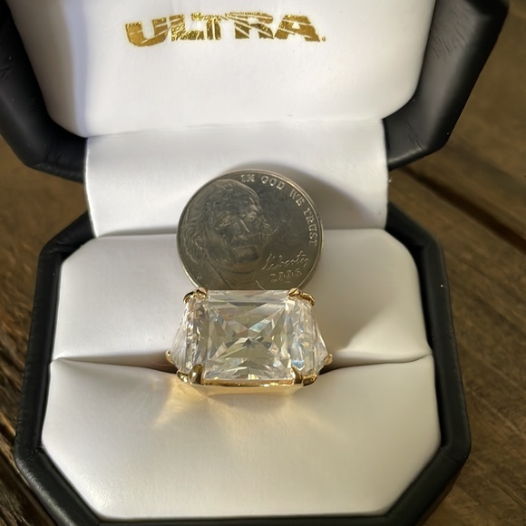 Square Bling Ring - Picture 7 of 7